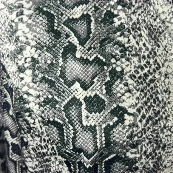 Lane Bryant Snakeskin Long Sleeve Button Down Top Size 14 - Picture 5 of 7